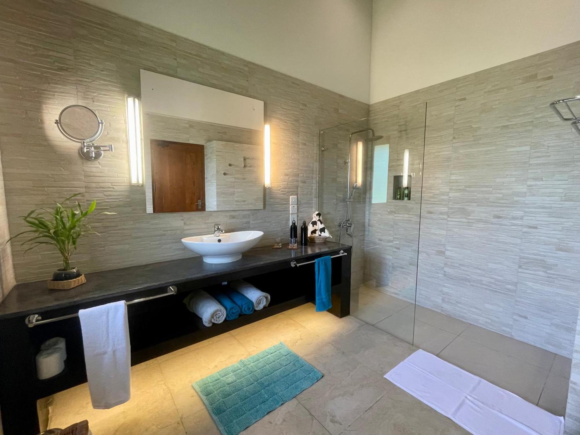 Khomba Lodge 坦加拉 外观 照片